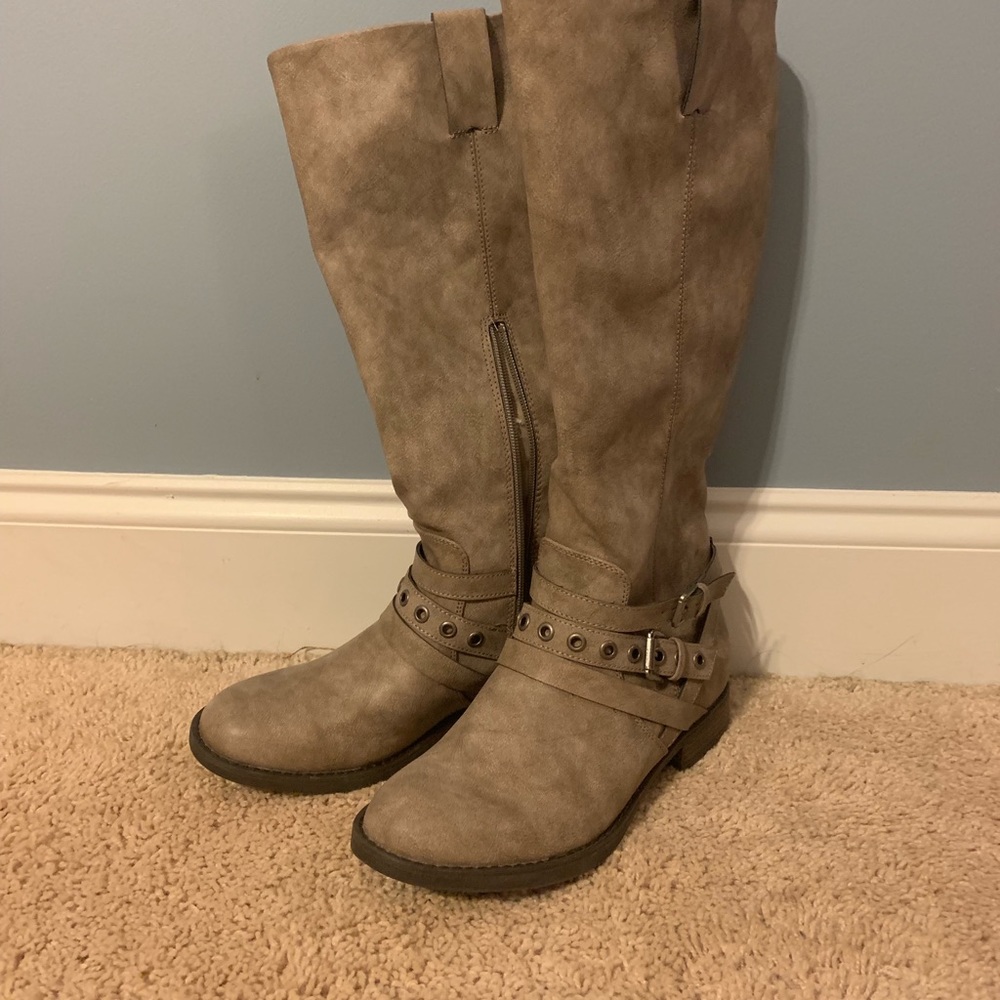 Beige Boots